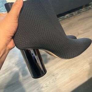 Zara Black Textured Heeled Boots